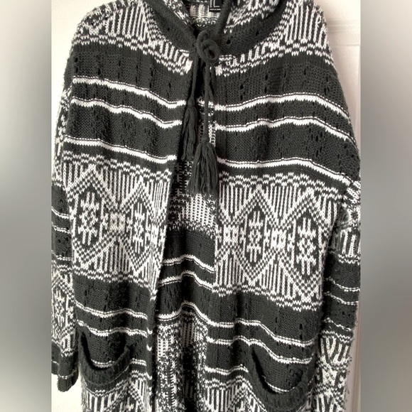 Forever 21 Sweaters - Forever 21 extra long winter open cardigan hooded sweater with slouch pockets